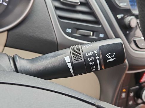 Used 2016 Hyundai Elantra SE image 24