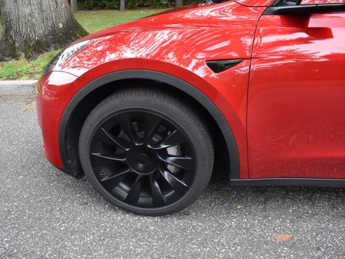 Used 2022 Tesla Model Y Long Range image 15