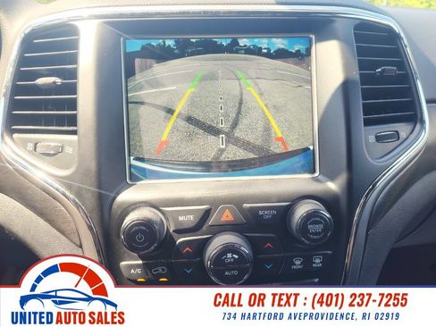 Used 2018 Jeep Grand Cherokee Altitude AWD/4WD image 18