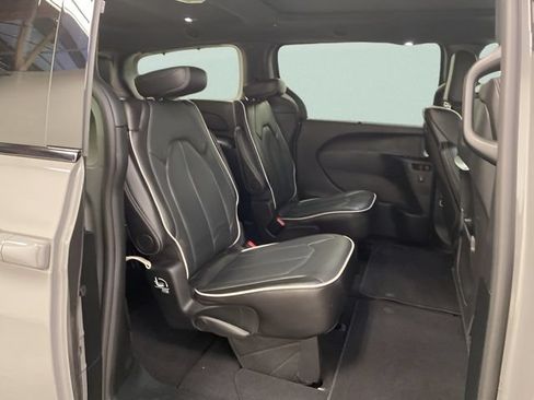 Used 2025 Chrysler Pacifica Limited w/ Uconnect Theater Family Group AWD/4WD image 31