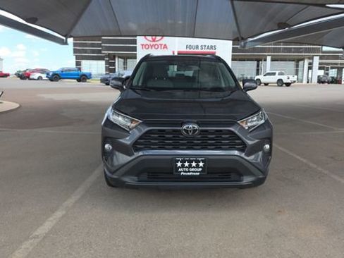 Used 2021 Toyota RAV4 XLE w/ Convenience Package FWD image 3