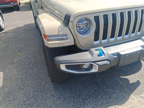 Used 2022 Jeep Wrangler Unlimited Sahara w/ Cold Weather Group AWD/4WD image 4