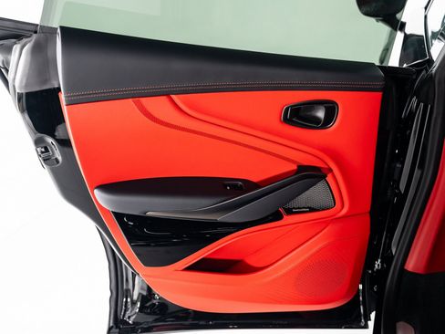 Used 2025 Aston Martin DBX 707 image 22