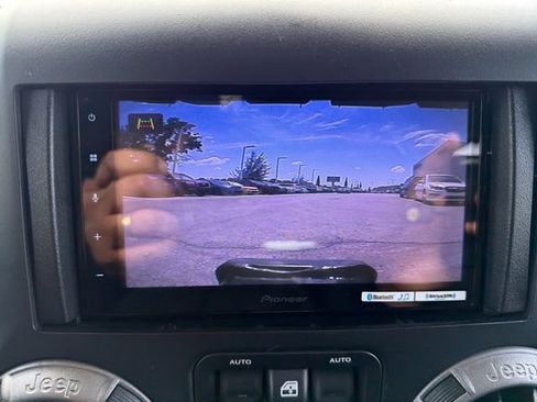 Used 2017 Jeep Wrangler Unlimited Sport AWD/4WD image 13