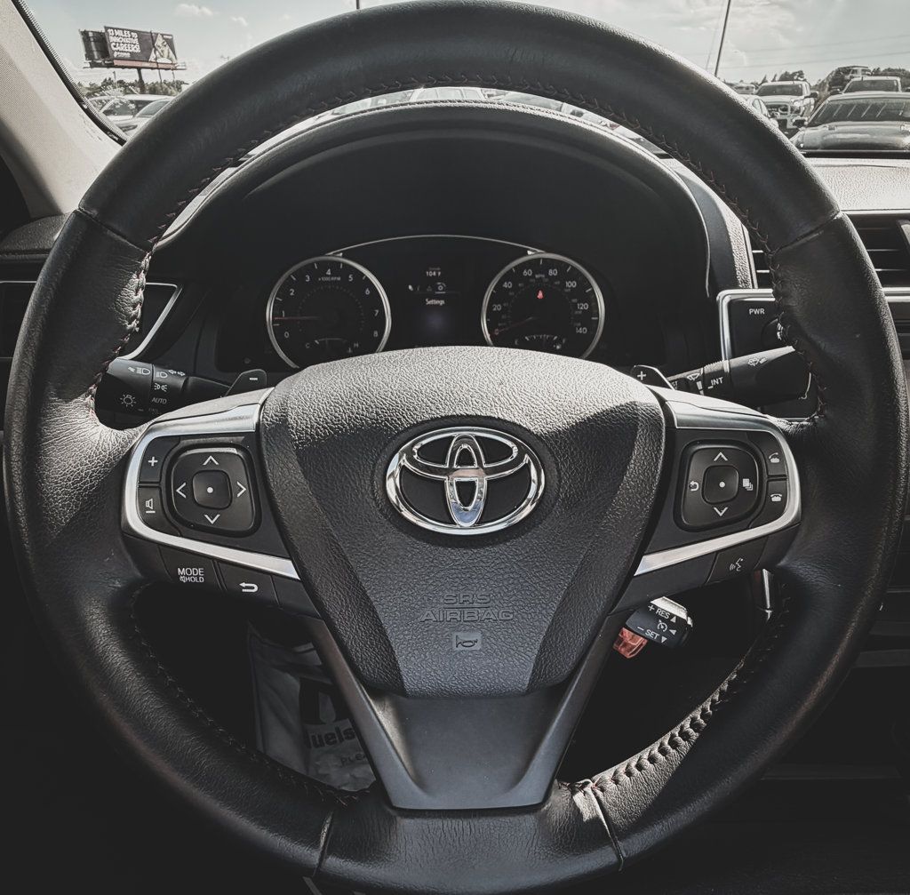 Used 2015 Toyota Camry SE FWD image 8