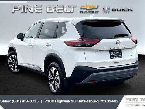 Used 2023 Nissan Rogue SV image 2