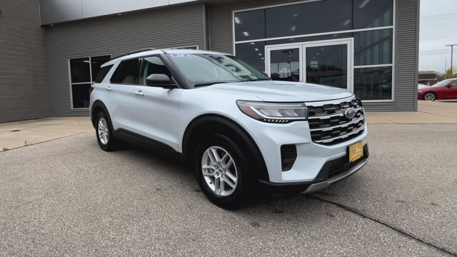 Certified 2026 Ford Explorer Active AWD/4WD image 3
