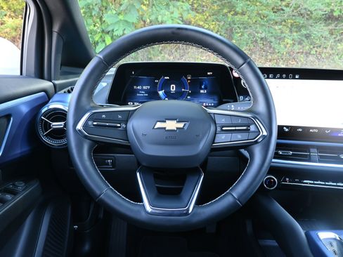 Used 2025 Chevrolet Equinox EV LT w/ Convenience Package image 24