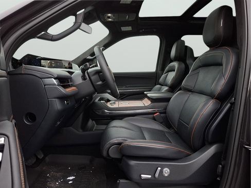 New 2025 Lincoln Navigator L Black Label AWD/4WD image 12