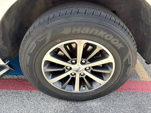 Used 2018 Ford Expedition XLT w/ Equipment Group 202A RWD image 10