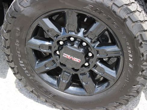 Used 2025 GMC Sierra 2500 AT4 w/ AT4 Premium Plus Package image 17