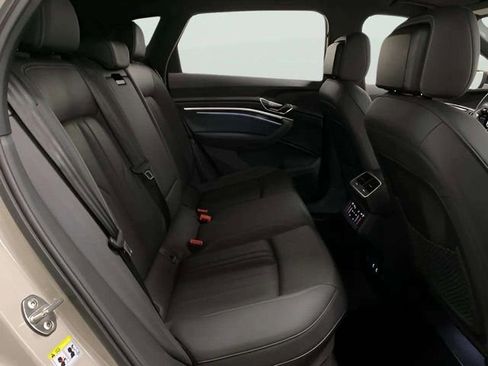 Used 2022 Audi e-tron Premium Plus w/ Premium Plus Package image 86