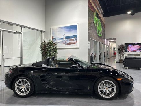 Used 2018 Porsche 718 Boxster RWD image 25