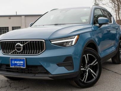 Used 2025 Volvo XC40 B5 Core
