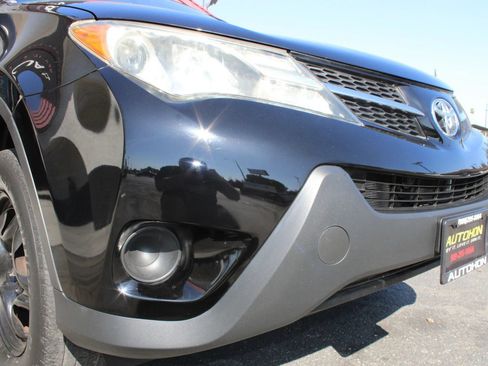 Used 2013 Toyota RAV4 LE FWD image 4