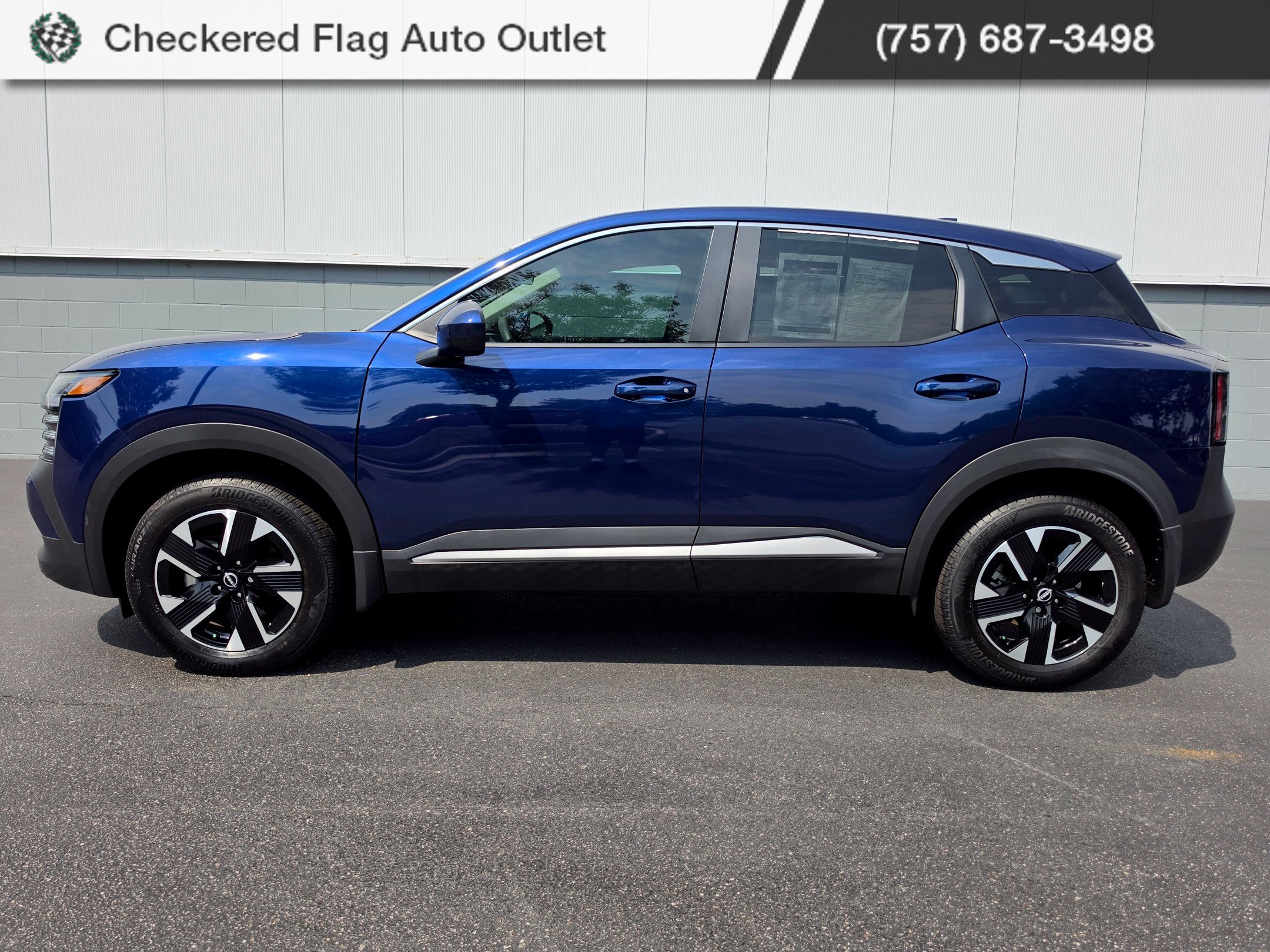 Used 2025 Nissan Kicks SV AWD/4WD image 2