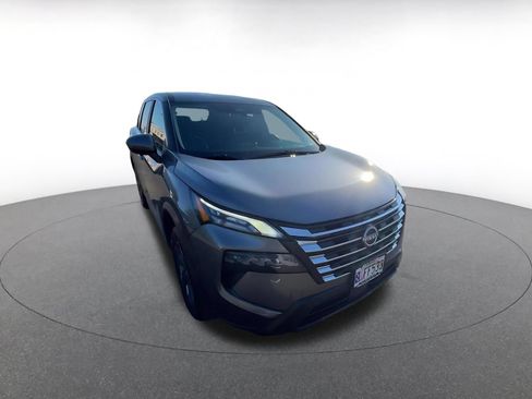 Used 2025 Nissan Rogue SV AWD/4WD image 3