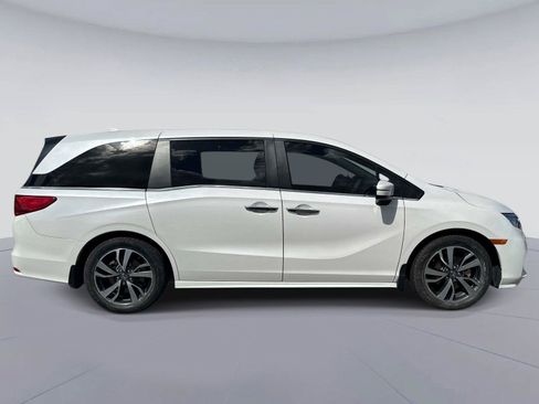 Used 2023 Honda Odyssey Touring image 2