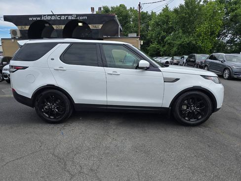 Used 2018 Land Rover Discovery SE AWD/4WD image 2