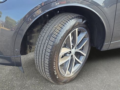 Used 2025 Land Rover Discovery Sport S image 31