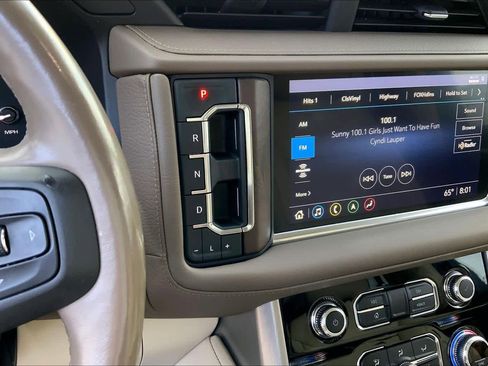 Used 2021 GMC Yukon Denali w/ Denali Premium Package image 15