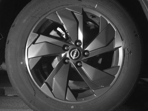 Used 2025 Nissan Rogue SV image 15