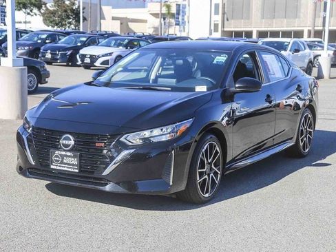 Used 2025 Nissan Sentra SR FWD image 3