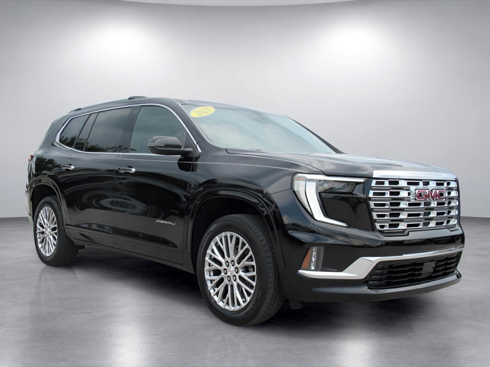 Used 2025 GMC Acadia Denali FWD image 1