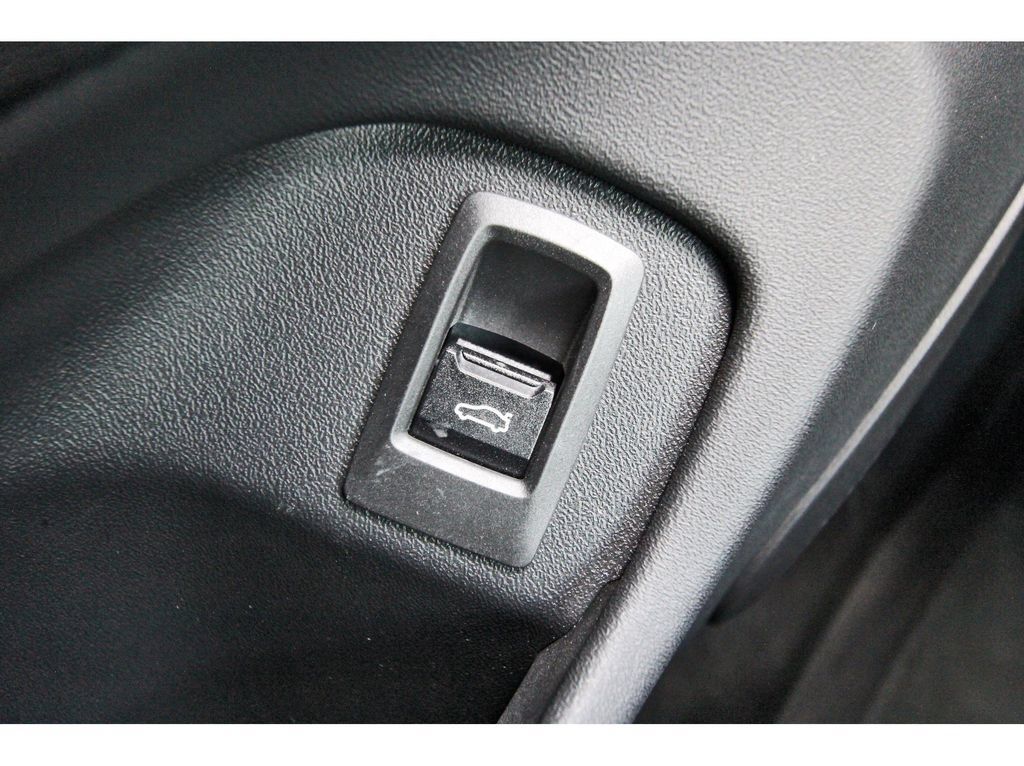 Used 2024 BMW i5 eDrive40i w/ M Sport Package RWD image 25