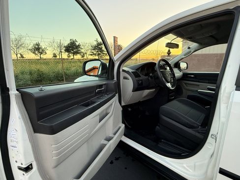 Used 2009 Dodge Grand Caravan image 11