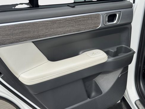 Used 2024 Hyundai Santa Fe Calligraphy image 16