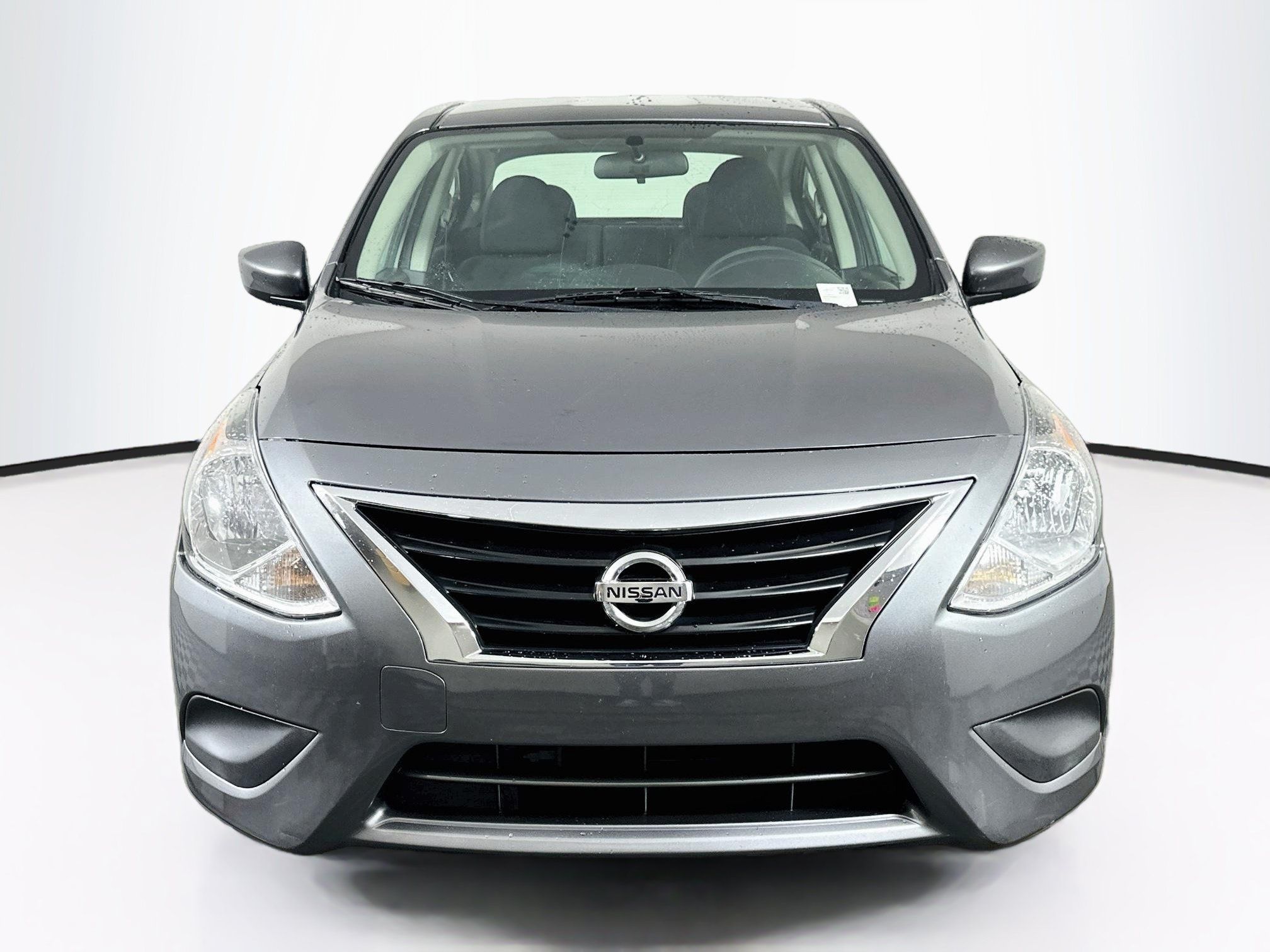 Used 2018 Nissan Versa SV FWD image 2