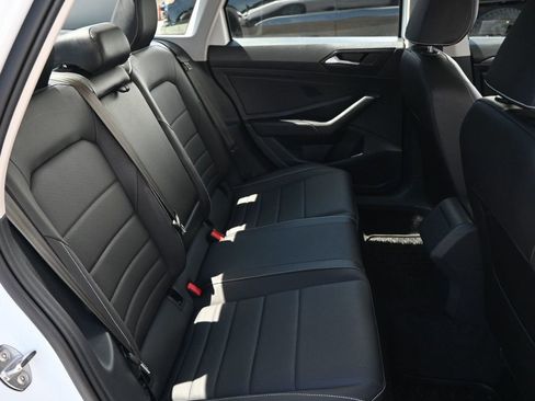 Used 2023 Volkswagen Jetta SE image 17