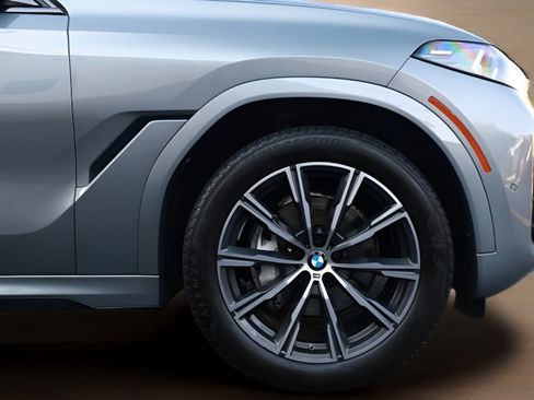 Used 2025 BMW X6 xDrive40i AWD/4WD image 13