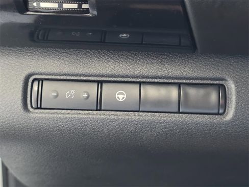 Used 2022 Nissan Pathfinder SV image 24