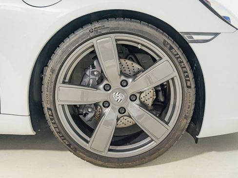 Used 2018 Porsche 911 Carrera T w/ Carrera T Interior Package image 13