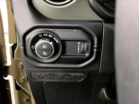 Used 2025 Jeep Gladiator Mojave AWD/4WD image 38