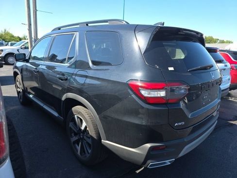 Used 2025 Honda Pilot Touring image 6
