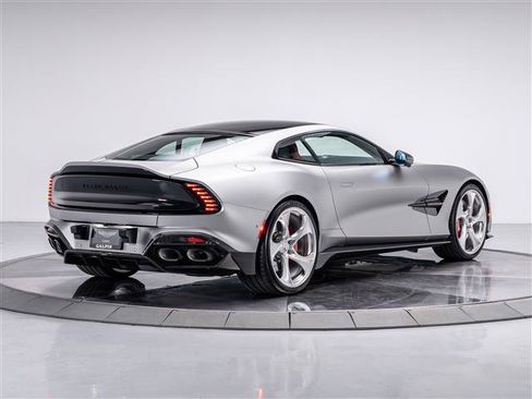 Used 2025 Aston Martin Vanquish RWD image 9