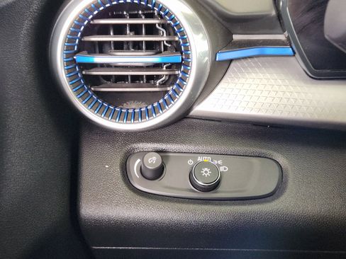 Used 2024 Chevrolet Trax LT image 21