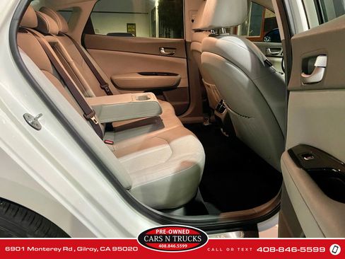 Used 2017 Kia Optima EX image 11
