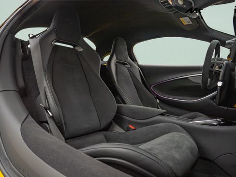 Used 2024 McLaren Artura RWD image 11