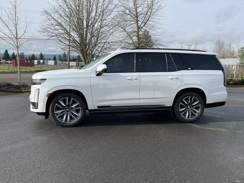 Used 2022 Cadillac Escalade Sport Platinum w/ Heavy-Duty Trailer Package image 2