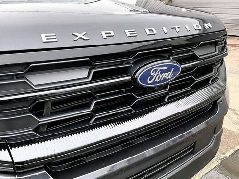 Used 2025 Ford Expedition Active image 29