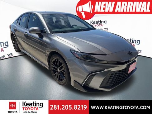 Used 2025 Toyota Camry SE w/ Convenience Package image 1