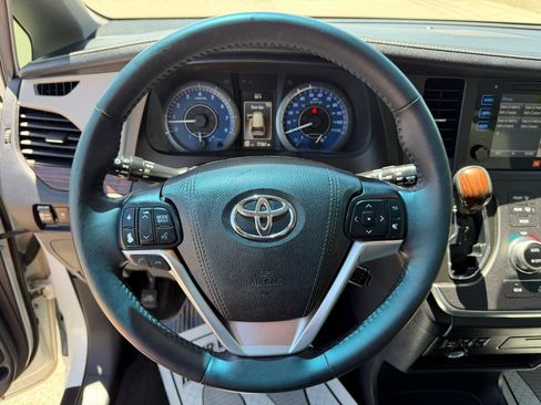 Used 2016 Toyota Sienna Limited AWD/4WD image 22