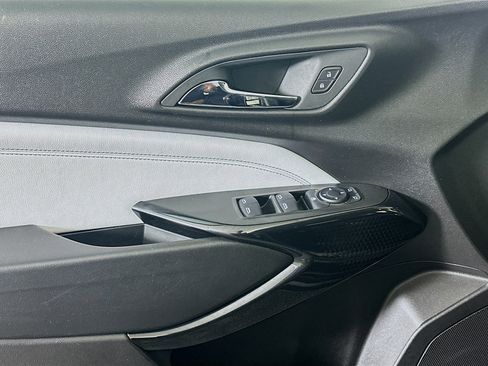 Used 2025 Chevrolet Trax LT w/ LT Convenience Package image 15