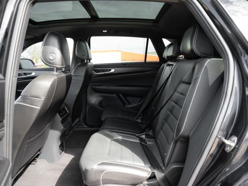 Used 2024 Volkswagen Atlas Cross Sport SEL R-Line AWD/4WD image 24