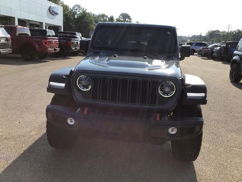 Used 2024 Jeep Wrangler Unlimited Rubicon AWD/4WD image 5