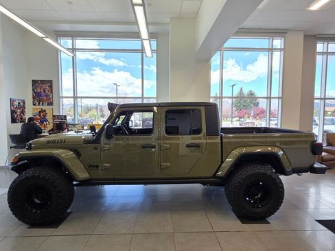 New 2026 Jeep Gladiator Sport AWD/4WD image 3